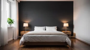 Petite chambre élégante avec un mur foncé, ambiance cosy et design moderne, lumière naturelle douce