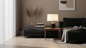 Lampe posée loin des prises électriques dans un salon moderne au design épuré et lumineux